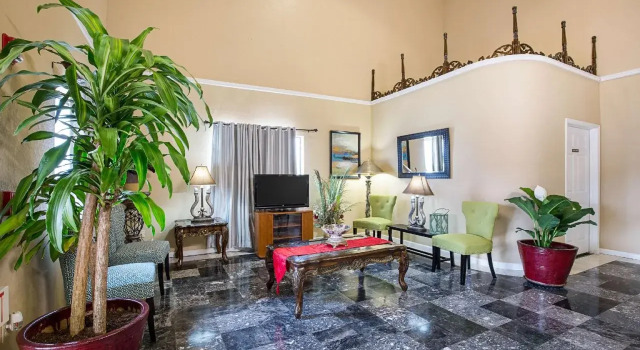 Econo Lodge & Suites Port Arthur, Book Hotel Hoteller i Port Arthur med parkering, Parkering