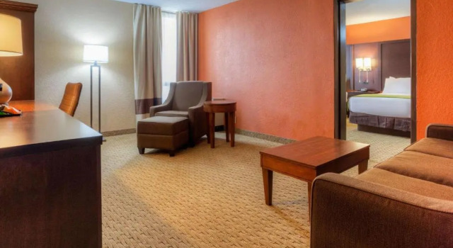 Люкс Superior Comfort Inn & Suites Evansville Airport