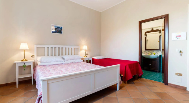 Restful Villa in Albanella with Swimming Pool, Book Villa Albanella Cilento