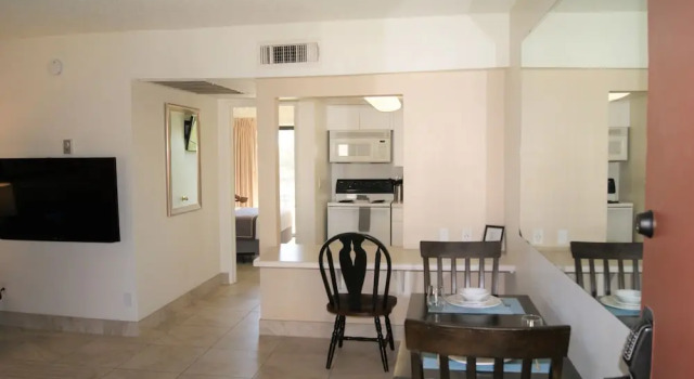 Апартаменты 235 Fully Furnished 1BR Suite-Outdoor Pool! by RedAwning