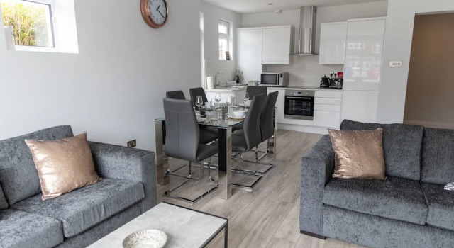 Апартаменты с 3 комнатами London Northwick Park by Riis Property