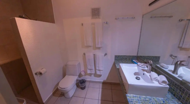 Полулюкс Casa Verde Hotel - Steps to the Beach, Pool, Restaurant & Bar