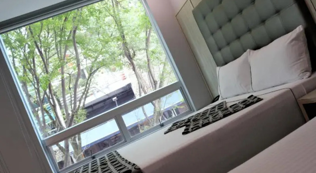 Четырёхместный номер Standard Hotel Lleras Express