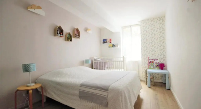 Gd appt T5 avec bureau jardin et parking en centre ville