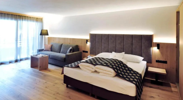 Полулюкс Hotel Eller