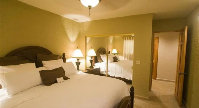 Люкс с 2 комнатами с балконом Clarion Suites Roatan at Pineapple Villas