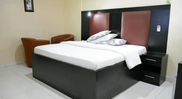 Golphins Suites and Hotels, Varaa Hotelli Hotellit Awka aamiaisella, Aamiainen