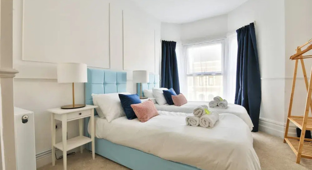 Beautifully Designed 2 Bed Apartment, Забронировать Апартаменты/квартира Кардифф Гламорган, рядом с Торговый центр "Кэпитол"