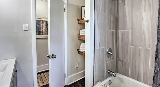 Коттедж с 4 комнатами Stylish Birmingham Getaway w/ Patio & Yard!