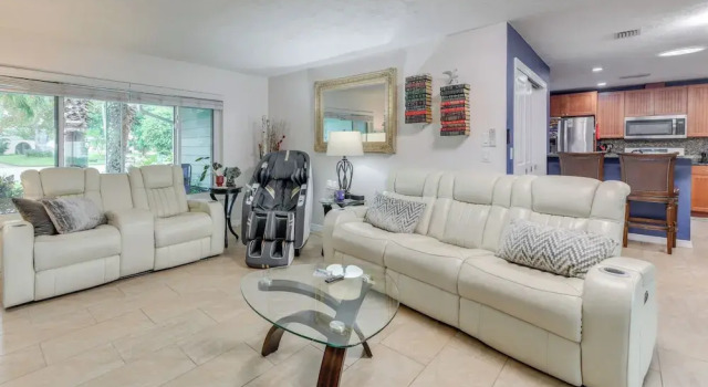Private Hot Tub, Pool & Yard: Modern Bradenton Gem, Забронировать Отель Отели Брейдентон 3 звезды, 3*