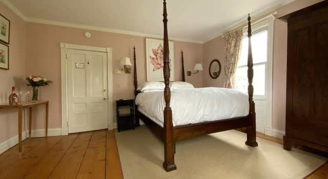 Номер Standard Four Columns Inn