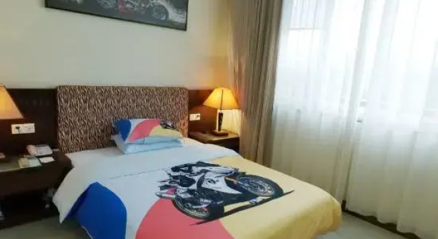 Люкс с 4 комнатами Enping Jinjiang Hotspring Hotel
