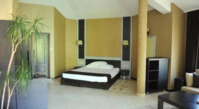 Полулюкс Family Hotel Edia-Sandanski