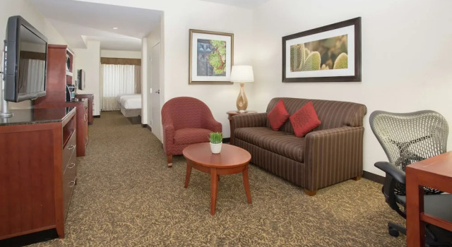 Четырёхместный полулюкс Hilton Garden Inn Phoenix/Avondale