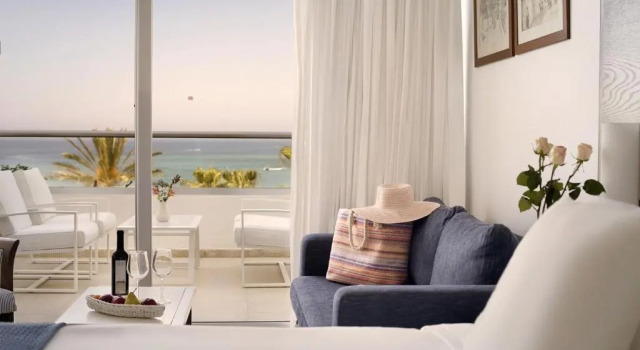 Семейный номер Standard с видом на море Grecian Sands Hotel