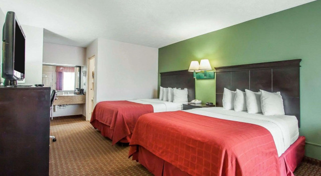 Четырёхместный номер Standard Quality Inn Savannah South