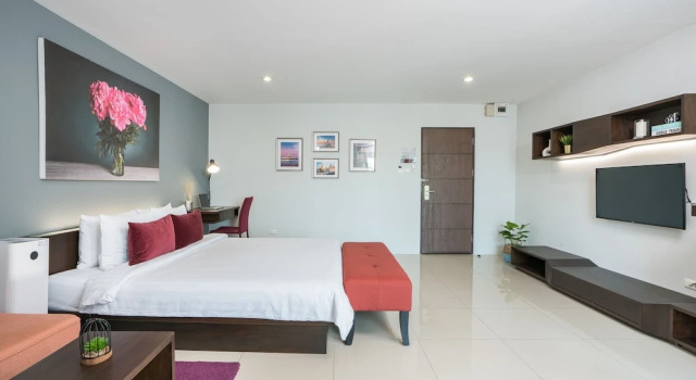 Полулюкс с балконом De Botan Srinakarin Hotel & Residence