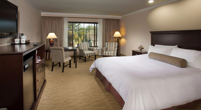 Двухместный номер Standard Coast Burbank Hotel