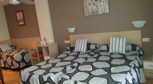 Трёхместный номер Standard Hostal Meson Del Barro - Alojamientos Pamplona