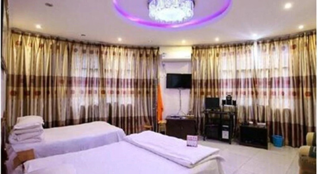 Anxian zhaozhuang Luofushan Huacheng Hotel