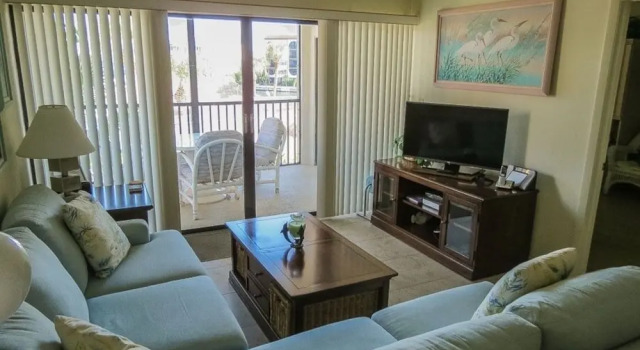 Ac F-301 - Anglers Cove 1 Bedroom Condo by Redawning, Забронировать Дом для отпуска Отели Марко-Айленд с парковкой, рядом с Marco Island Medical Center, Парковка