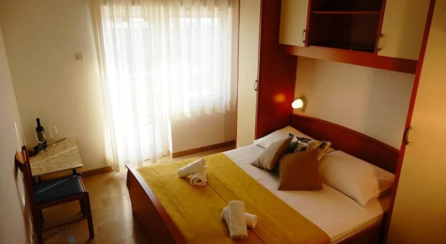 Bed and Breakfast Ivona, Забронировать Отель Башка-Вода Макарска Ривьера, рядом с Памятник Св. Николаю