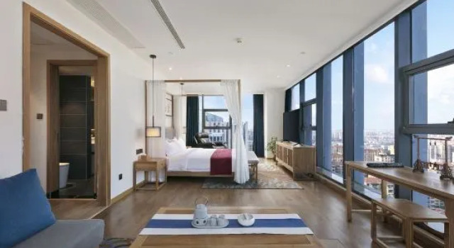 Люкс QIANNA HOTEL (Hebi High Speed Railway Station, Qi River View)