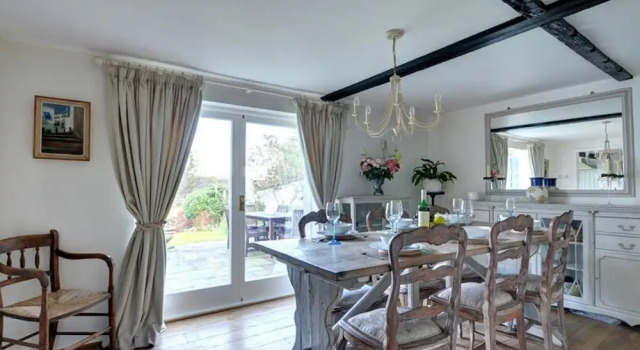 Stunning Holiday Home in Robertsbridge with Private Garden, Забронировать Отель Отели Исторического графства Суссекса с парковкой, Парковка