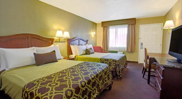 Четырёхместный номер Standard Travelodge by Wyndham Tucson AZ