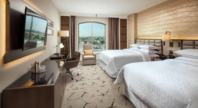 Четырёхместный клубный номер Standard Sheraton Los Angeles San Gabriel