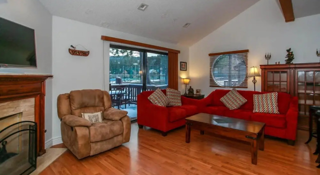 Knotty Pine Big Bear Lake Retreat-1899 by Big Bear Vacations, Забронировать Дом для отпуска Отели Биг-Бэр-Лейк с бассейном, Бассейн