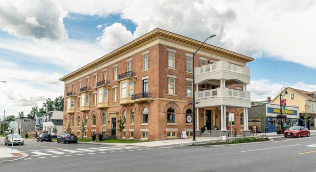 Iconic Rideau 1Bd Unit Balcony Free Parking 2, Varaa Hotelli  