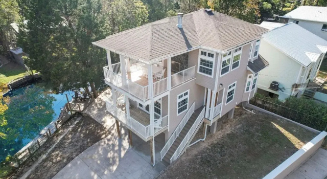 Коттедж с 3 комнатами с балконом Decks, Docks & Kayaks: Waterfront Homosassa Gem
