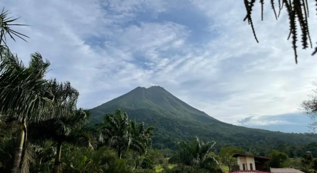 Вилла Paradise Hot Springs - Thermal Water & Volcano Views