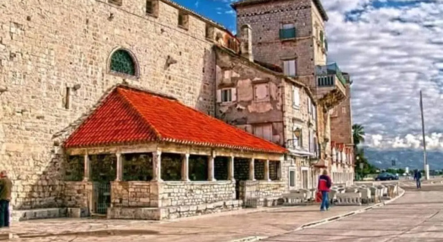 Remarkable 2-bed Apartment in Okrug Gornji