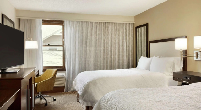 Четырёхместный номер Standard Hampton Inn and Suites Springdale