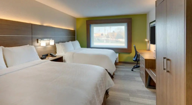 Четырёхместный номер Standard Holiday Inn Express - Cincinnati North - Monroe by IHG