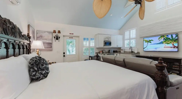 Guest House Suite, Забронировать Гостевой дом Гостевые дома Уэст-Палм-Бич, рядом с Публичный рынок Грандвью, Гостевой дом