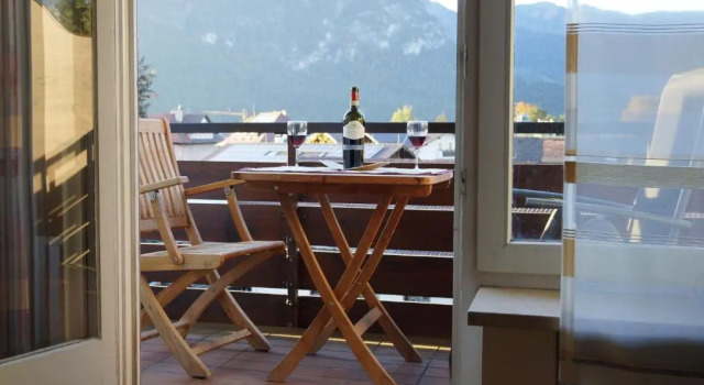 Sunny 1-room apartment near railway station, Reservar Apartamento Hotéis em Garmisch-Partenkirchen com estacionamento, perto de Wankbahn, Estacionamento