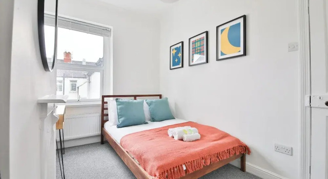 Коттедж Stunning 2 Bedroom Apartments