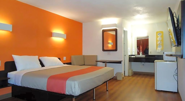 Номер Standard Motel 6-Connellys Springs, NC