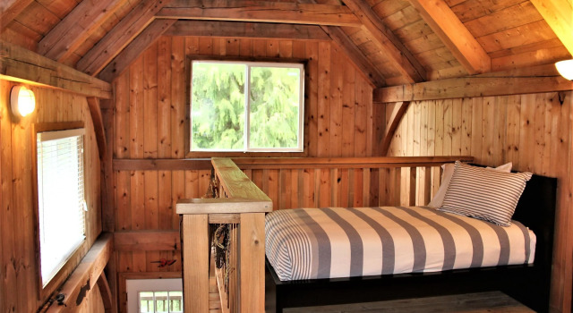 Black Bear Cottage, Забронировать Дом для отпуска Коттеджи Уклуэлет, рядом с Huu-Mees-Ma-As Native Art Gallery, Коттедж