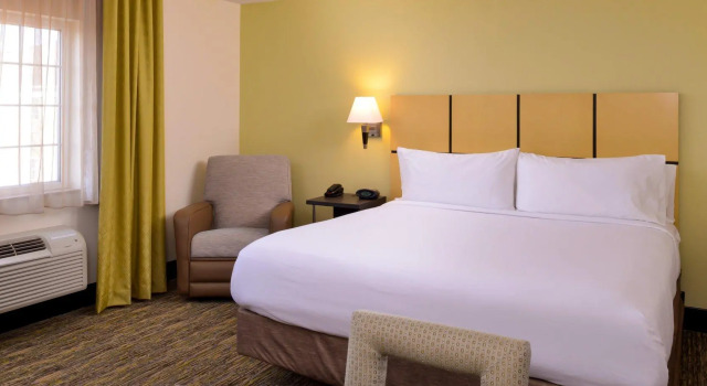 Candlewood Suites Bloomington-Normal, Buchen Sie Hotel Bloomington Illinois