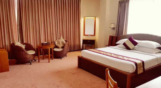 Люкс с балконом Oattara Thiri Hotel
