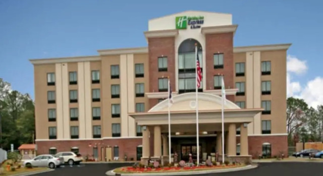 Люкс Holiday Inn Express Hotel & Suites Hope Mills-Fayetteville Airport by IHG