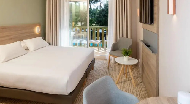Двухместный номер Standard с балконом Hôtel & Spa Vitalparc, The Originals Collection