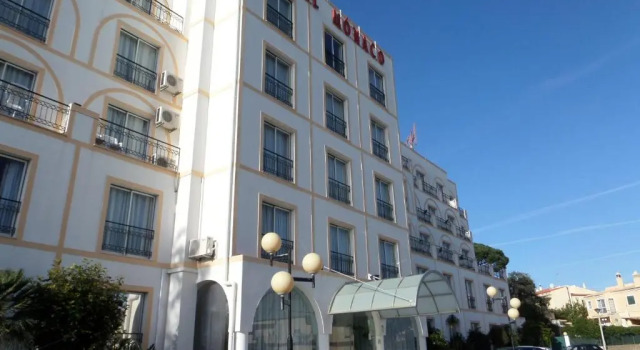 Hotel Monaco, Rezervovat Hotel Hotely v Monte Negro s bazénem, Bazén