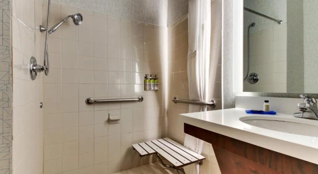 Люкс Holiday Inn Express Hotel & Suites - Atlanta/Emory University Area by IHG