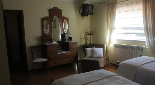 Quartos em vivenda serra da Estrela, Забронировать Отель Селорику-да-Бейра Beira Interior Norte