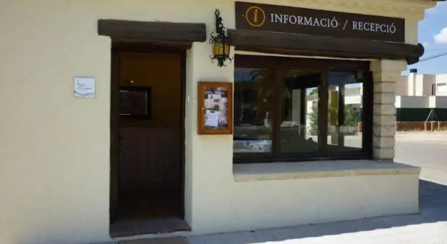 Hostal Del Priorat, Book Hostel / Vandrerhjem Hostels i El Baix Penedès, Hostel / Vandrerhjem